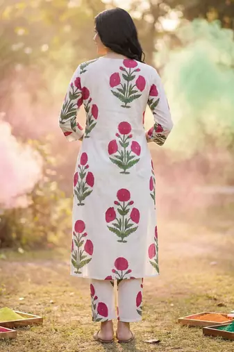 women floral printed regular  cotton kurta with trousers