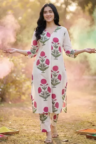 women floral printed regular  cotton kurta with trousers