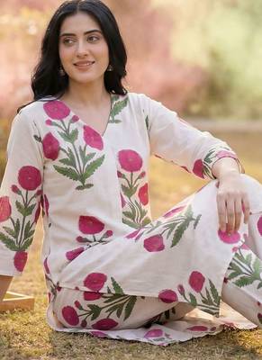 Women Floral Printed Regular Pure Cotton Kurta with Trousers 7
