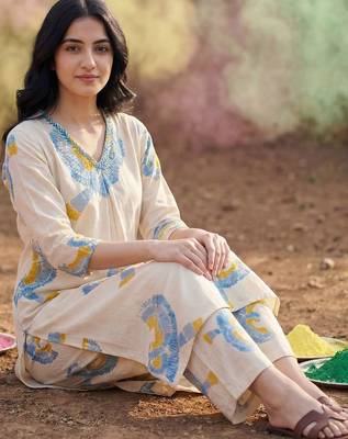 Women Ethnic Motifs Printed Regular Pure Cotton Kurta with Trousers 4
