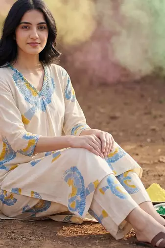 women ethnic motifs printed regular  cotton kurta with trousers