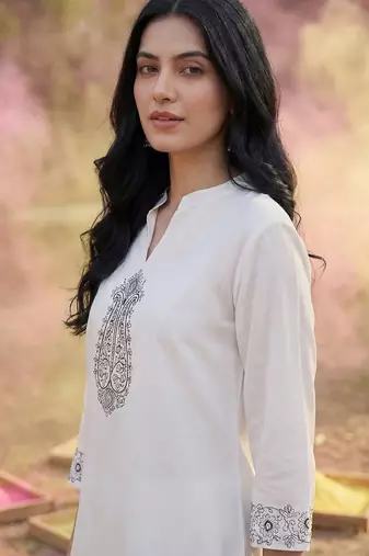 women paisley embroidered regular thread work  cotton kurta with trousers