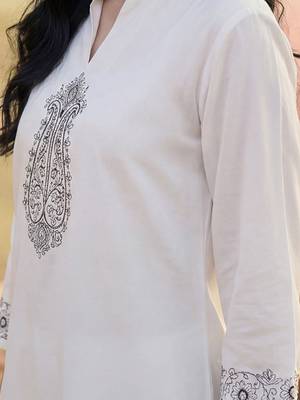 women paisley embroidered regular thread work  cotton kurta with trousers 3