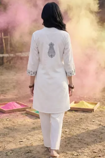 women paisley embroidered regular thread work  cotton kurta with trousers