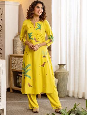 Women Ethnic Motifs Printed Regular Kurta with Trousers 3