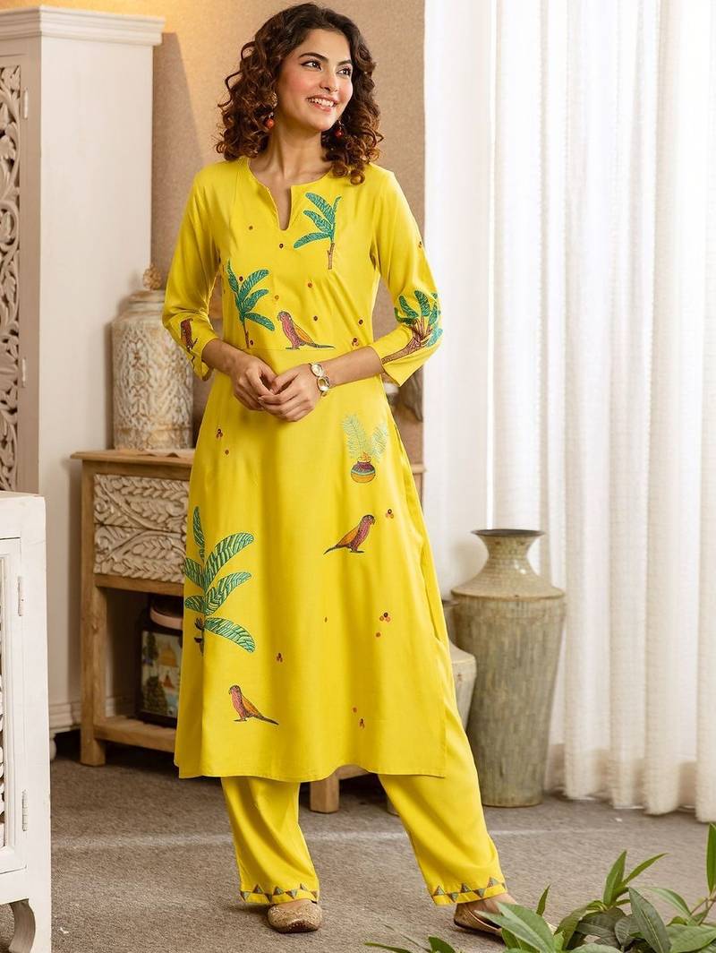 Women Ethnic Motifs Printed Regular Kurta with Trousers