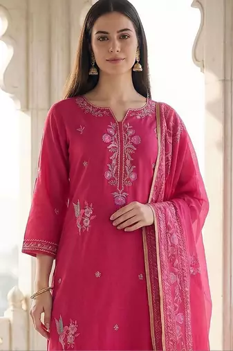 Women Floral Embroidered Regular Thread Work Kurta with Trousers & With Dupatta