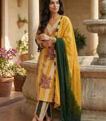 Women Printed Regular Pure Cotton Kurta with Trousers & With Dupatta
