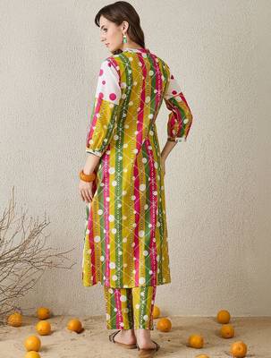 Women Floral Printed Regular Pure Cotton Kurta with Trousers 3