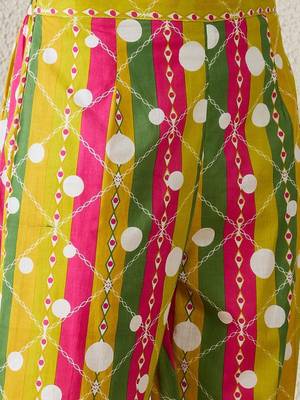 Women Floral Printed Regular Pure Cotton Kurta with Trousers 7
