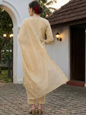 Women Floral Embroidered Regular Thread Work Pure Cotton Kurta with Trousers & With Dupatta 5