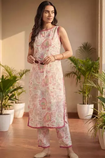 women floral printed regular  cotton kurta with trousers