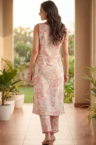 women floral printed regular  cotton kurta with trousers