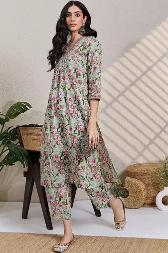 women floral printed regular  cotton kurta with pyjamas