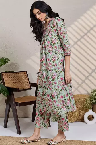 women floral printed regular  cotton kurta with pyjamas