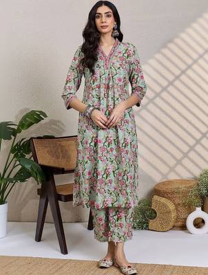 women floral printed regular  cotton kurta with pyjamas 4