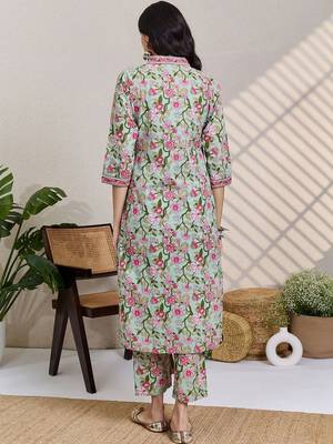women floral printed regular  cotton kurta with pyjamas 5