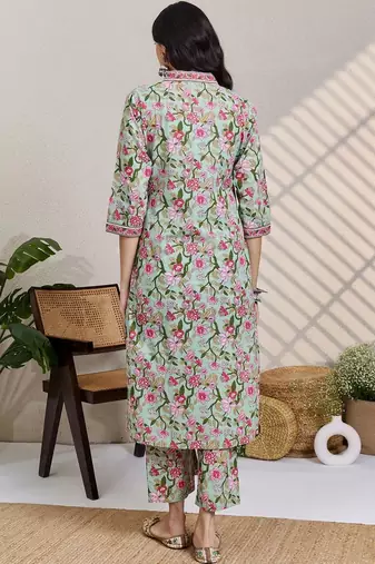 women floral printed regular  cotton kurta with pyjamas