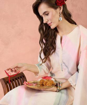 Women Floral Printed Regular Linen Kurta with Trousers & With Dupatta 1
