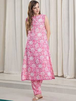 women floral printed regular  cotton kurta with trousers 2