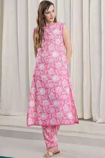 women floral printed regular  cotton kurta with trousers