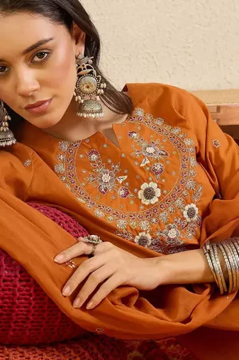 women floral embroidered regular thread work  cotton kurta with trousers & with dupatta