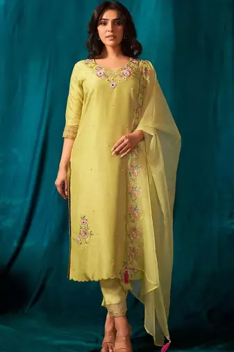 Women Floral Embroidered Kurta With Trousers & Dupatta Kurta Sets