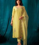 Women Floral Embroidered Kurta With Trousers & Dupatta Kurta Sets