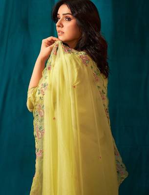 Women Floral Embroidered Kurta With Trousers & Dupatta Kurta Sets 4