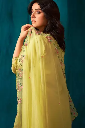 Women Floral Embroidered Kurta With Trousers & Dupatta Kurta Sets