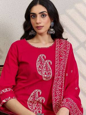 Paisley Printed Thread Work Pure Cotton Kurta With Trousers & Dupatta 2