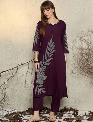 Women Floral Printed Kurta with Trousers 1