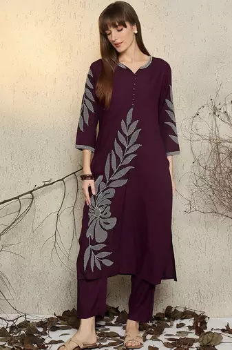 Women Floral Printed Kurta with Trousers