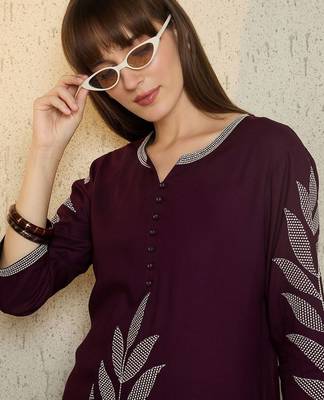 Women Floral Printed Kurta with Trousers 2
