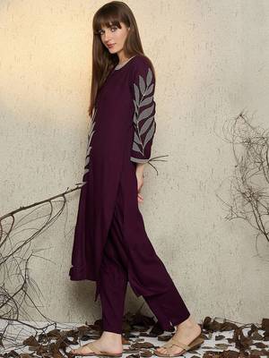 Women Floral Printed Kurta with Trousers 3