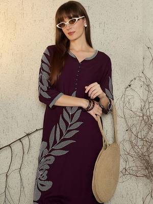 Women Floral Printed Kurta with Trousers 6
