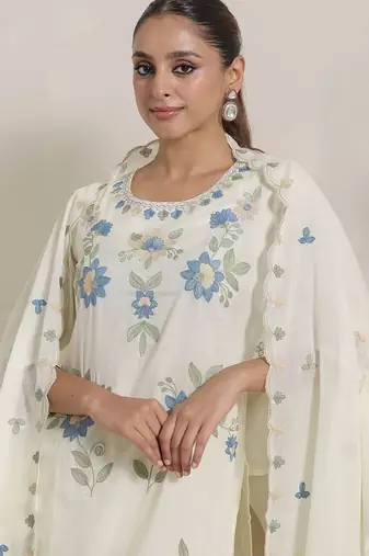 Women Floral Embroidered Thread Work Pure Cotton Kurta with Trousers & Dupatta