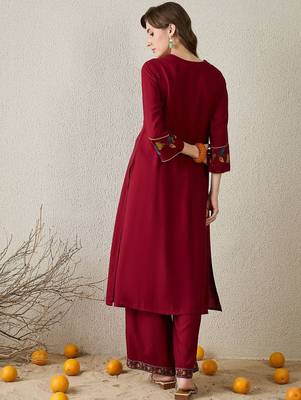 Women Floral Printed Regular Thread Work Kurta with Palazzos 4