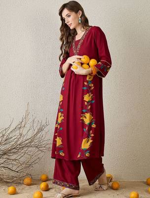 Women Floral Printed Regular Thread Work Kurta with Palazzos 5