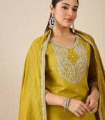 Women Ethnic Motifs Printed Kurta with Trousers & Dupatta
