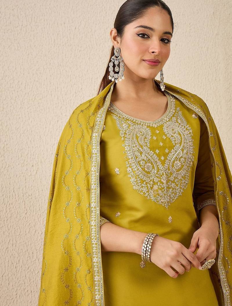 Women Ethnic Motifs Printed Kurta with Trousers & Dupatta