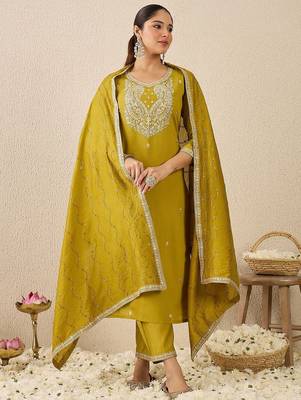 Women Ethnic Motifs Printed Kurta with Trousers & Dupatta 2