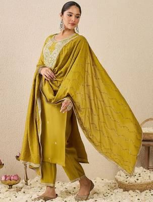 Women Ethnic Motifs Printed Kurta with Trousers & Dupatta 3