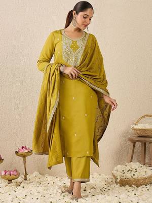 Women Ethnic Motifs Printed Kurta with Trousers & Dupatta 5