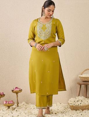 Women Ethnic Motifs Printed Kurta with Trousers & Dupatta 6