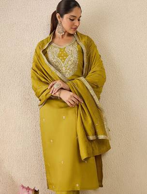 Women Ethnic Motifs Printed Kurta with Trousers & Dupatta 7