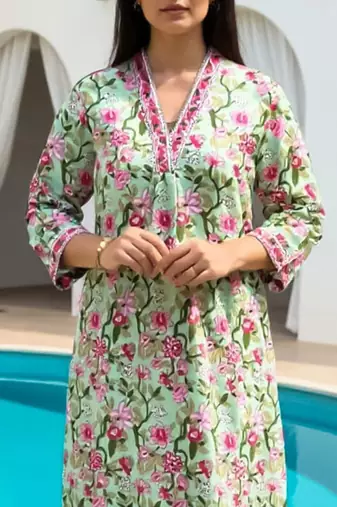 Women Floral Printed Cotton Kurta with Trousers