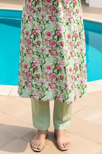 Women Floral Printed Cotton Kurta with Trousers