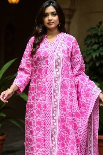 Women Floral Printed Cotton Kurta with Trousers & Dupatta