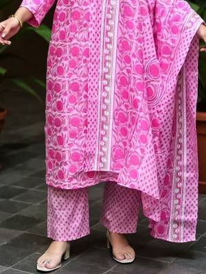 Women Floral Printed Cotton Kurta with Trousers & Dupatta 6